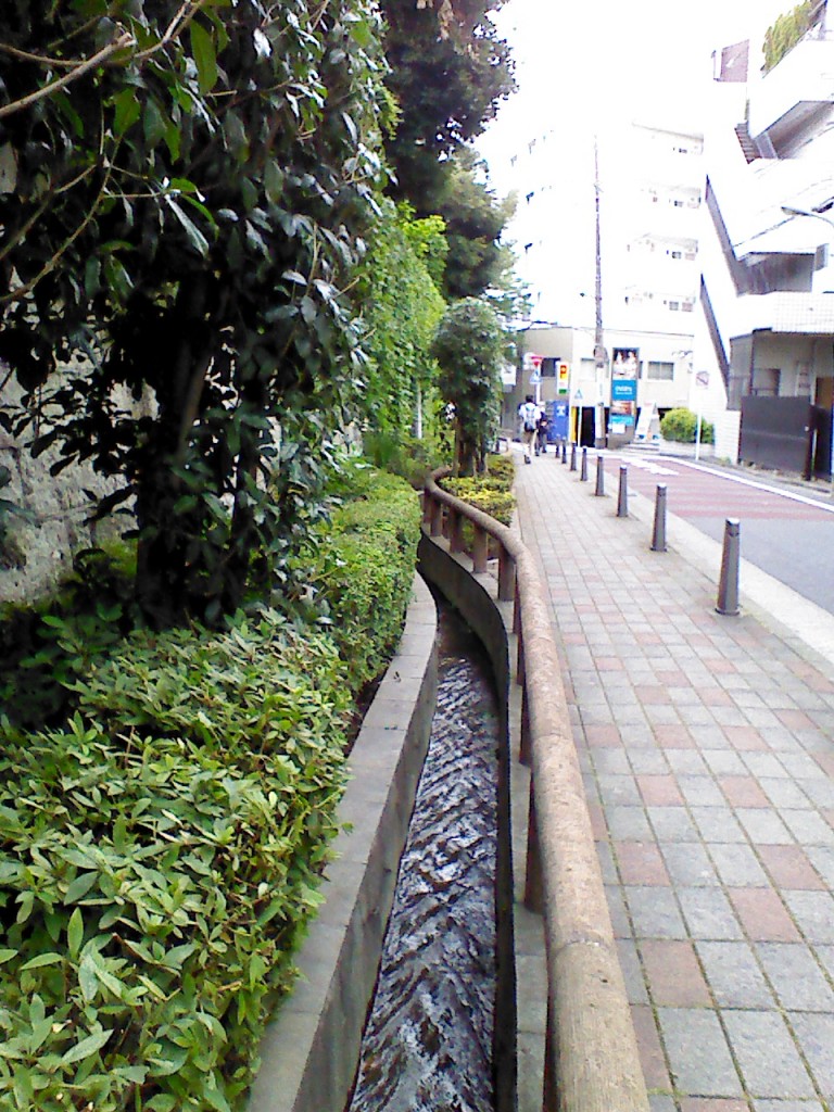 洗足池駅前